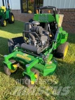 John Deere 636M Vrtni traktor kosilnice