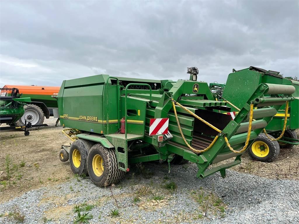 John Deere 690 Balirke (kvadratne bale)