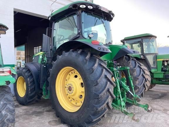 John Deere 7230R Traktorji