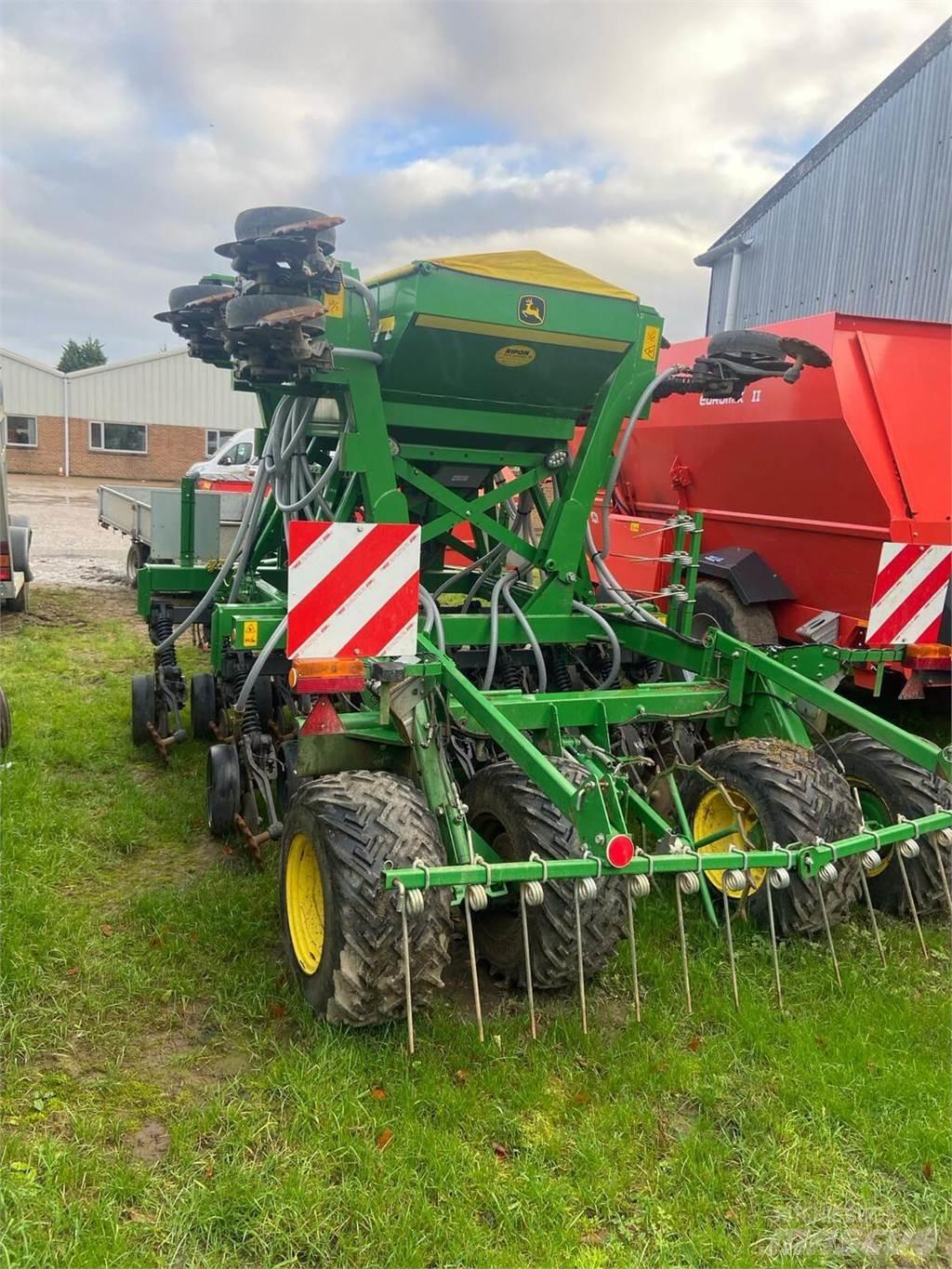 John Deere 750A Sejalnice