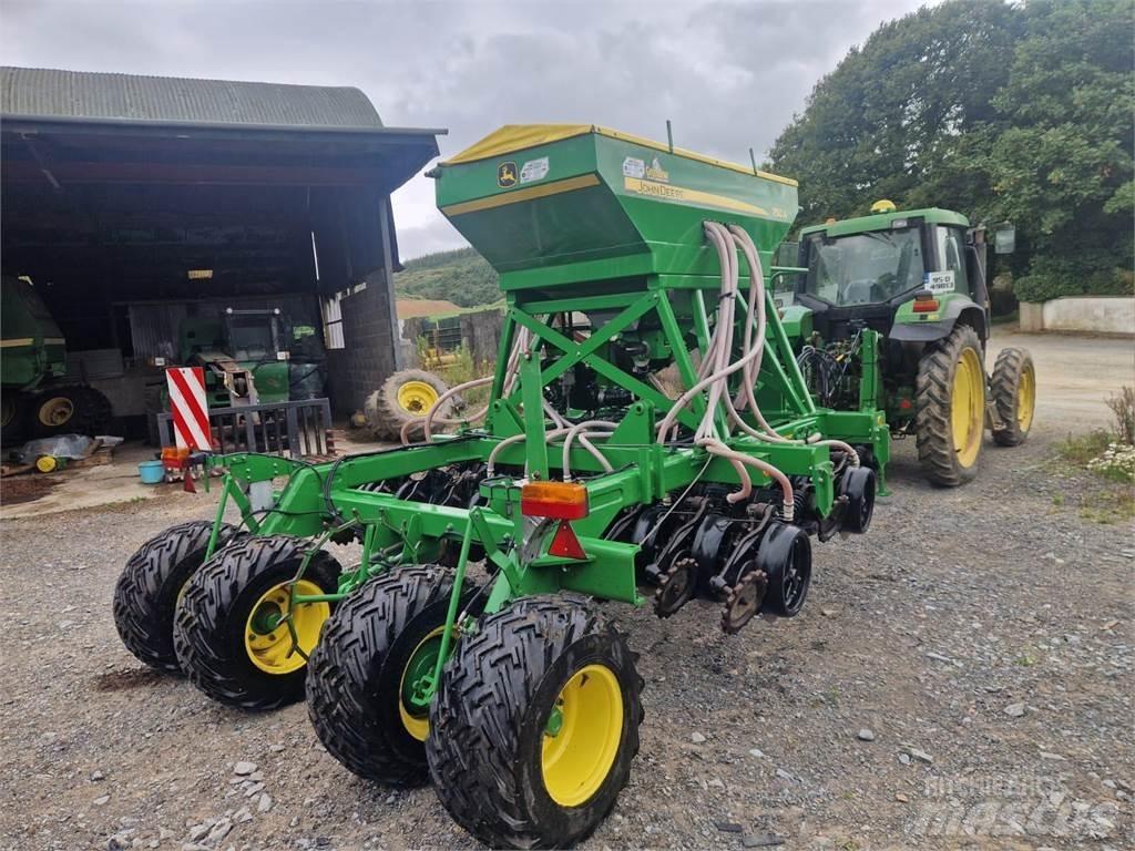 John Deere 750A Sejalnice