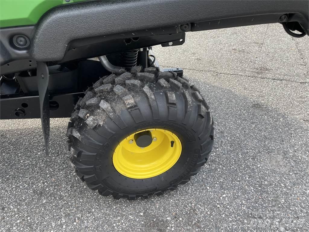 John Deere 815E Pomožni stroji