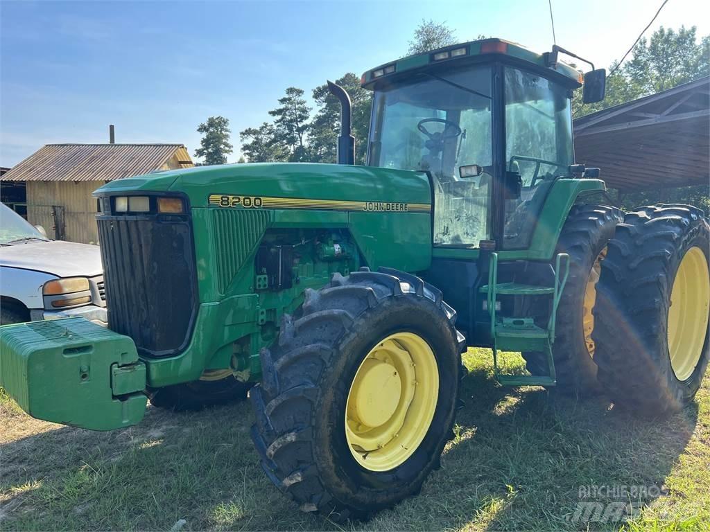 John Deere 8200 Traktorji