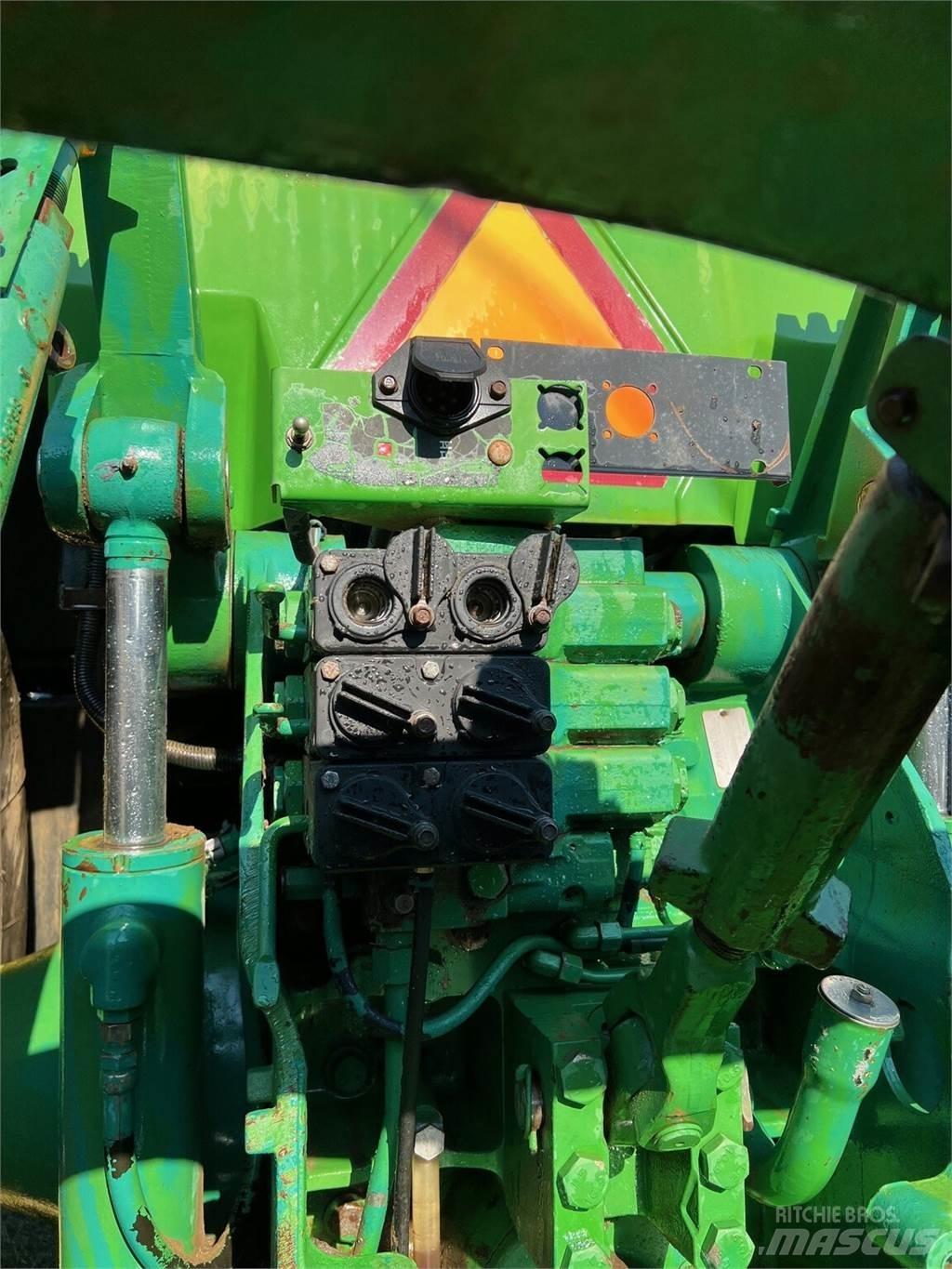 John Deere 8200 Traktorji