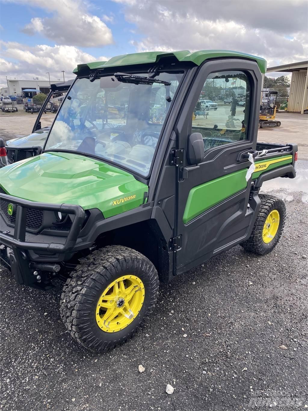 John Deere 835R Pomožni stroji