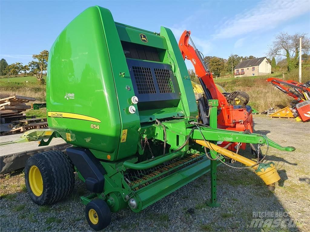 John Deere 854 Balirke (okrogle bale)