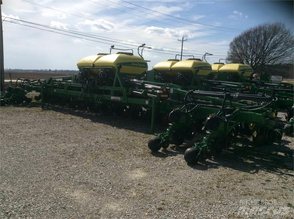 John Deere DR18 Sadilniki