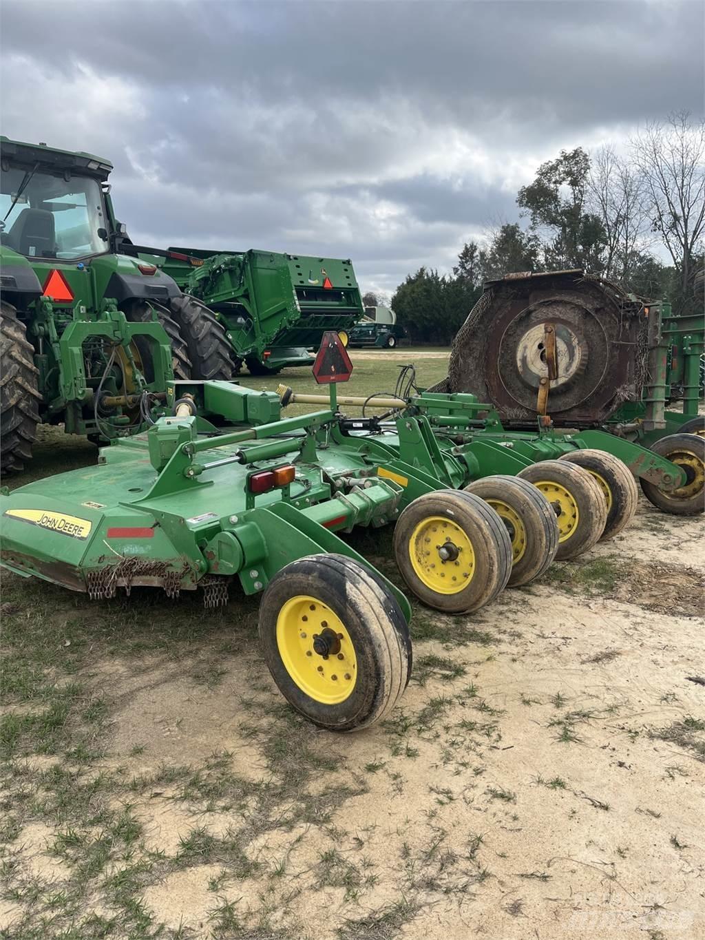 John Deere R15 Rezač za bale, oprema za rezanje in odvijanje bal