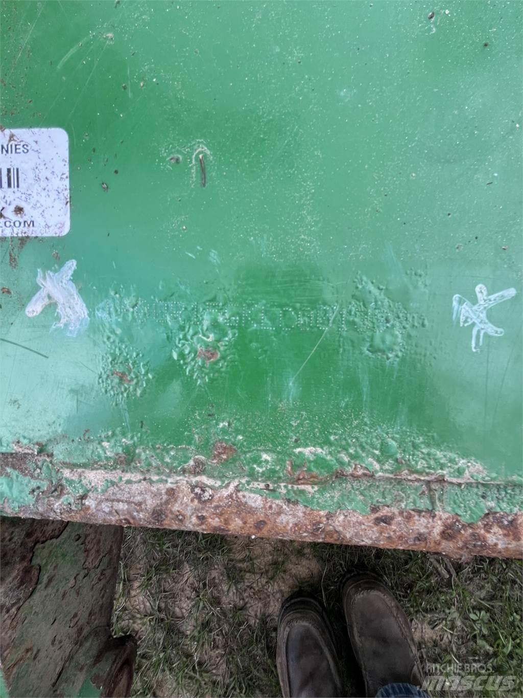 John Deere R15 Rezač za bale, oprema za rezanje in odvijanje bal