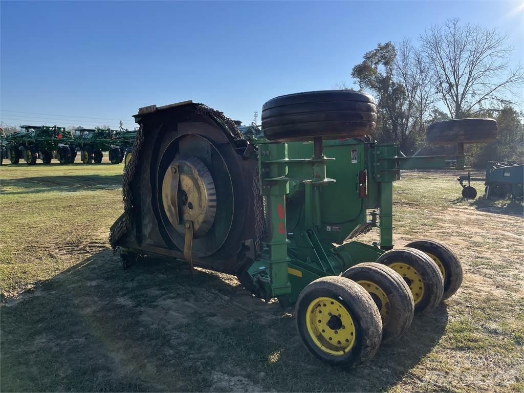 John Deere R15 Rezač za bale, oprema za rezanje in odvijanje bal