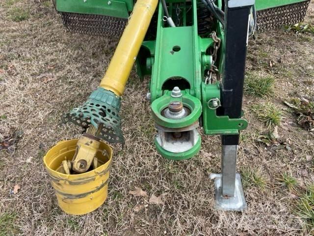 John Deere R20 Rezač za bale, oprema za rezanje in odvijanje bal