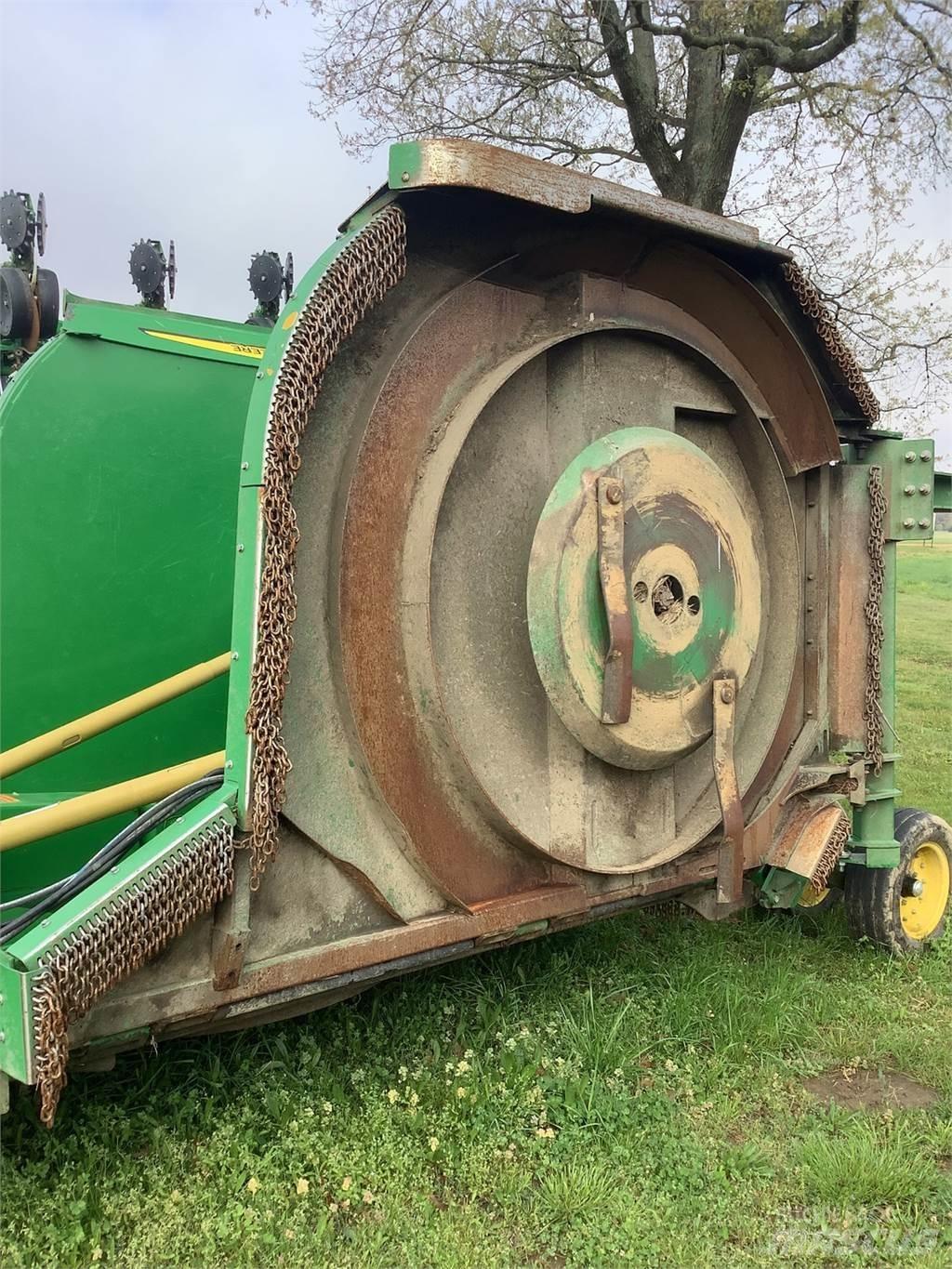 John Deere R20 Rezač za bale, oprema za rezanje in odvijanje bal
