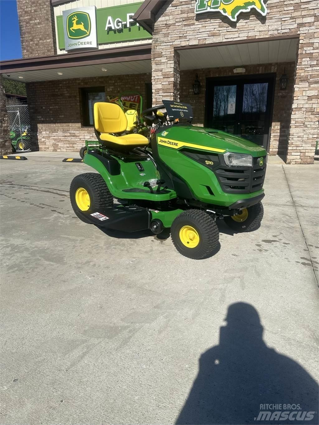 John Deere S110 Vrtni traktor kosilnice