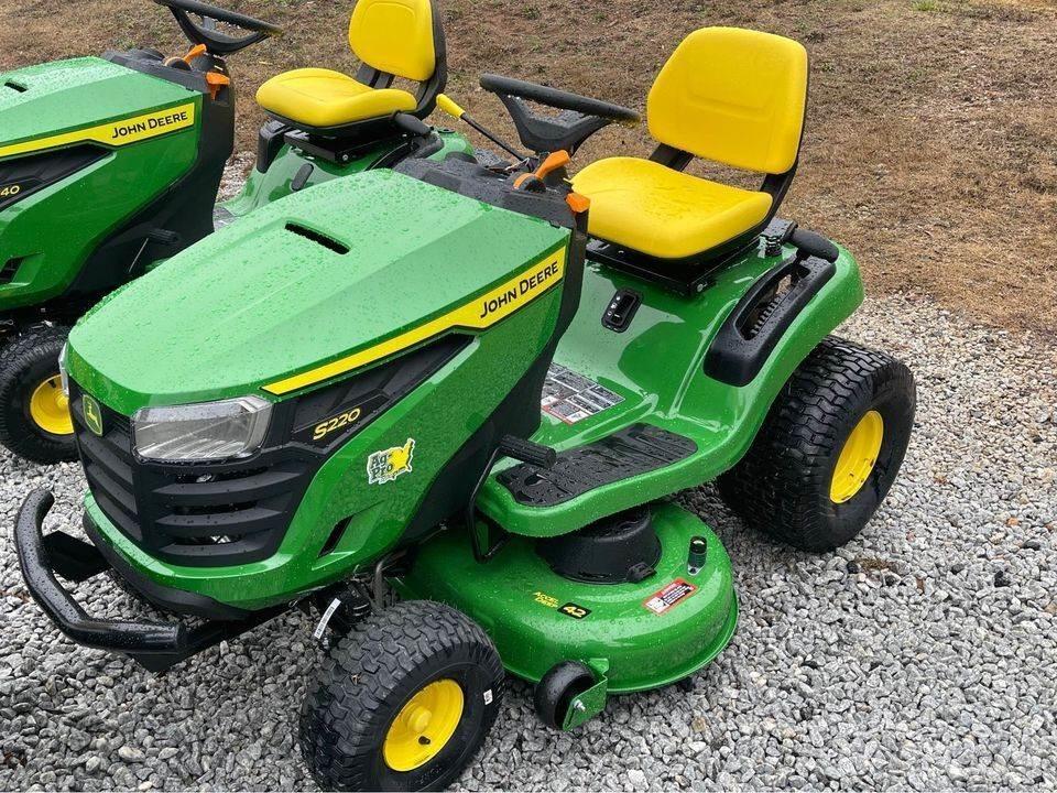 John Deere S220 Manjši traktorji