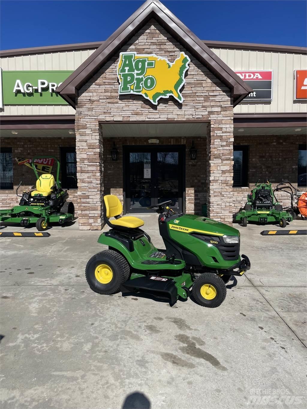 John Deere S220 Vrtni traktor kosilnice