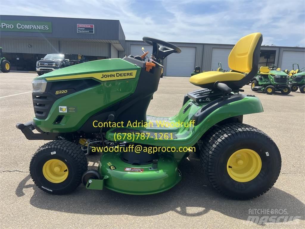 John Deere S220 Vrtni traktor kosilnice
