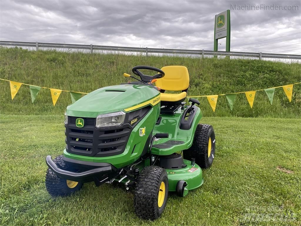 John Deere S220 Vrtni traktor kosilnice
