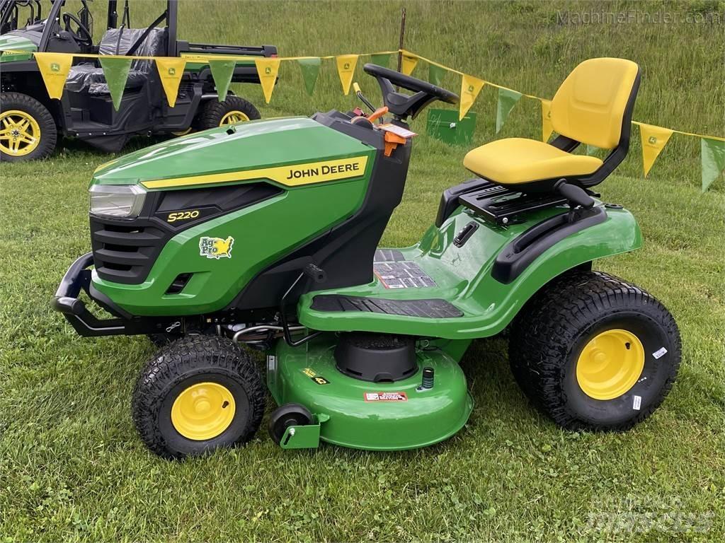 John Deere S220 Vrtni traktor kosilnice