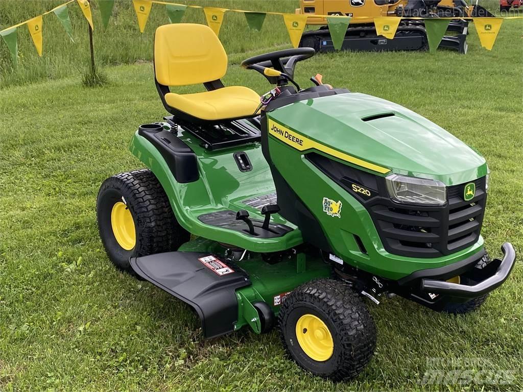 John Deere S220 Vrtni traktor kosilnice