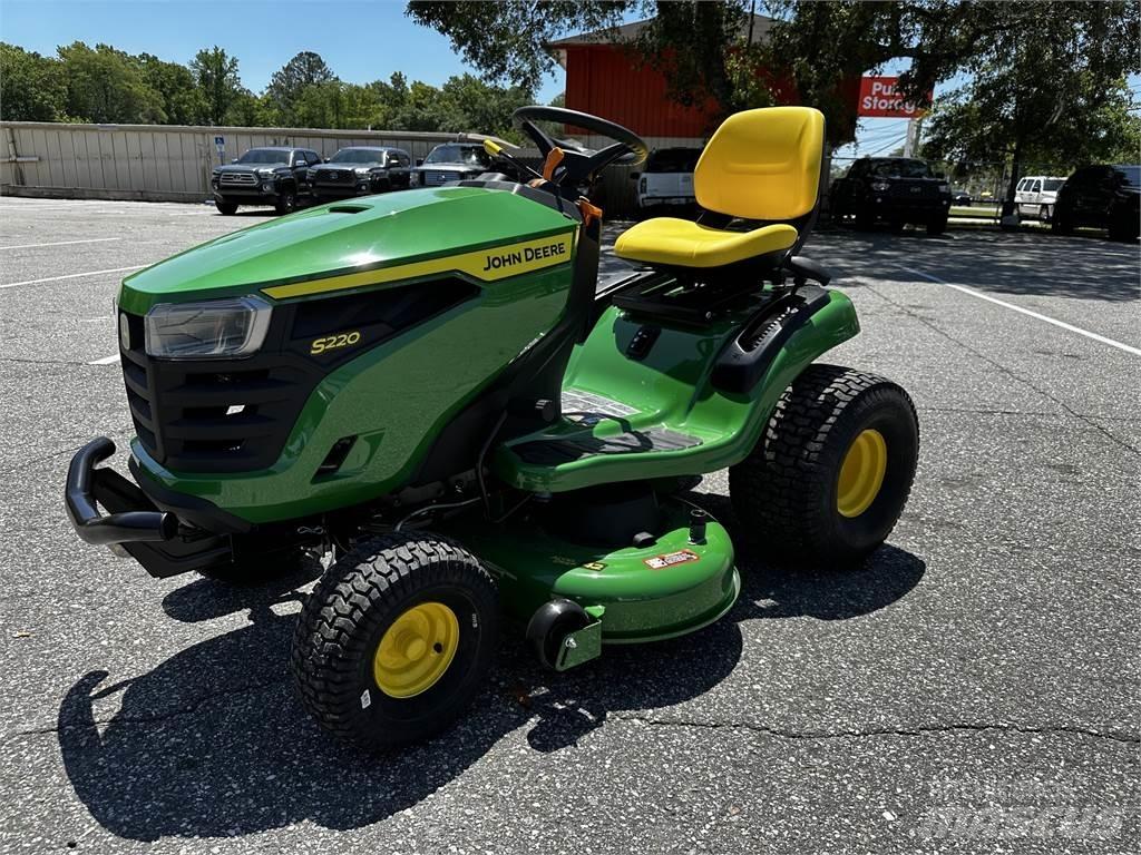 John Deere S220 Vrtni traktor kosilnice