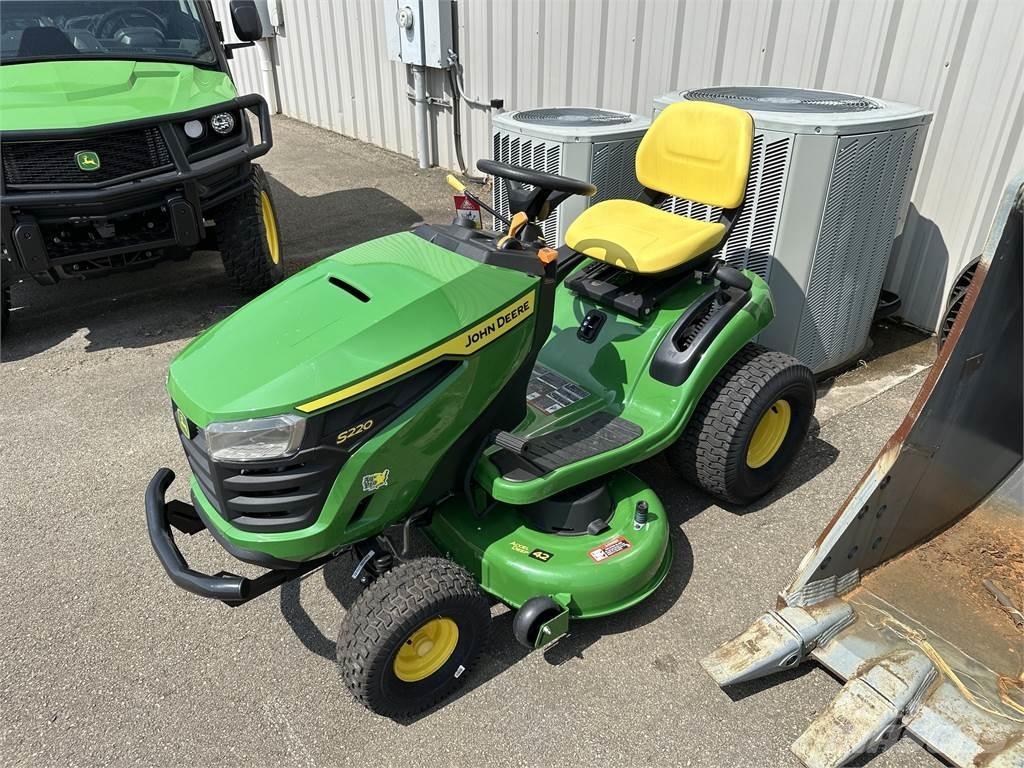 John Deere S220 Vrtni traktor kosilnice