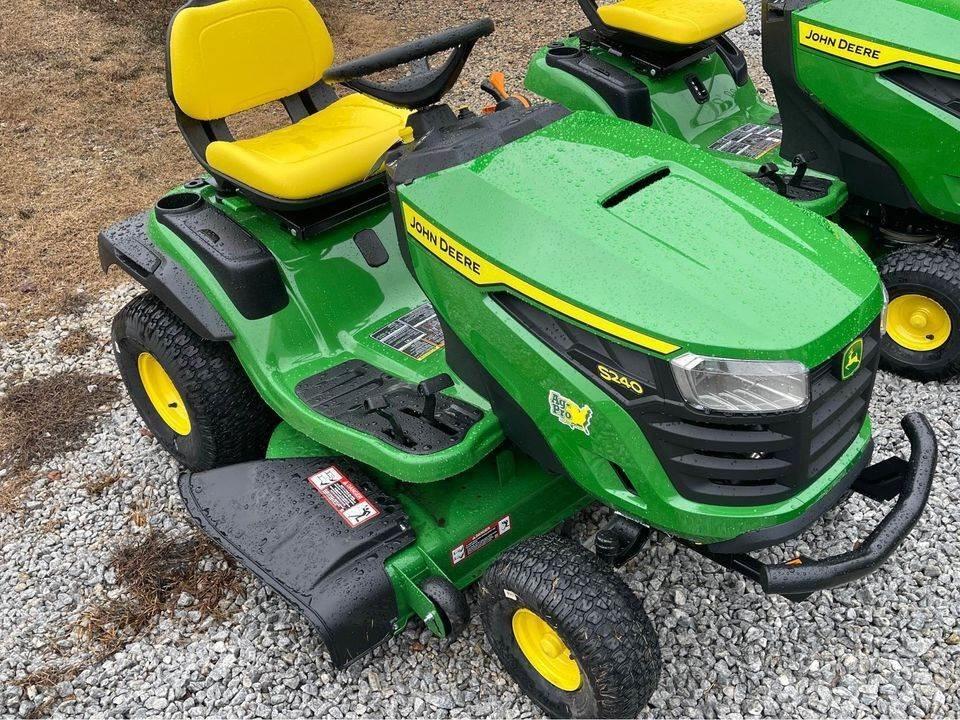 John Deere S240 Manjši traktorji