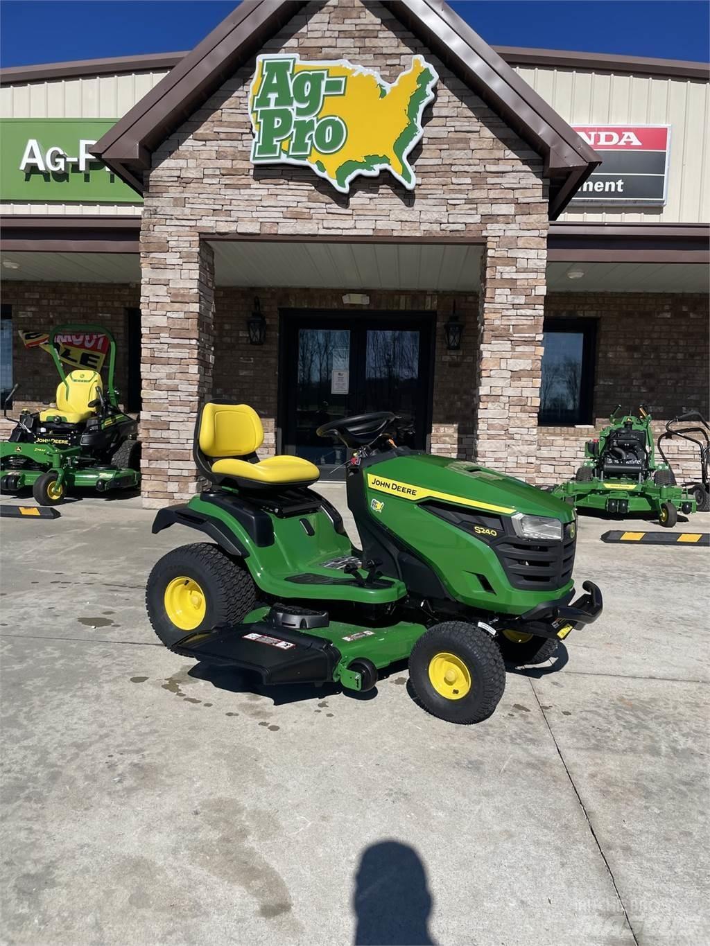 John Deere S240 Manjši traktorji