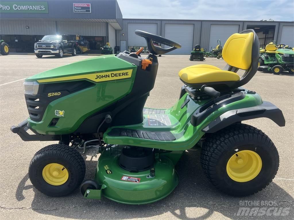 John Deere S240 Manjši traktorji
