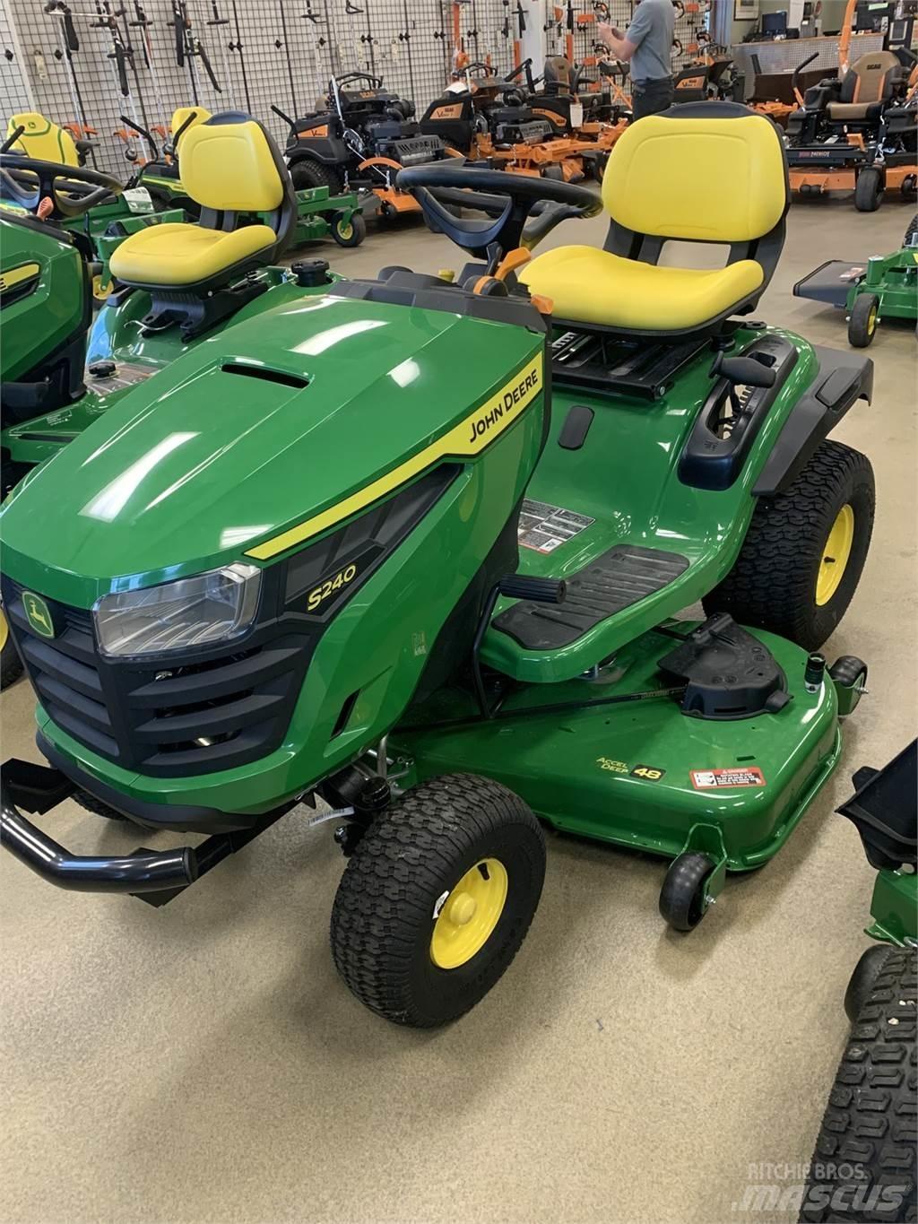 John Deere S240 Manjši traktorji