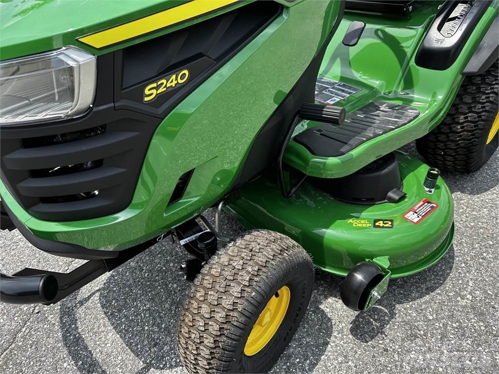 John Deere S240 Manjši traktorji