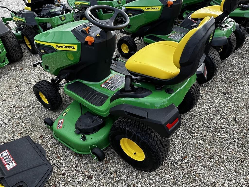 John Deere S240 Manjši traktorji