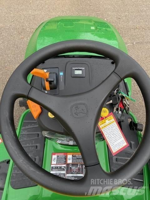 John Deere S240 Manjši traktorji