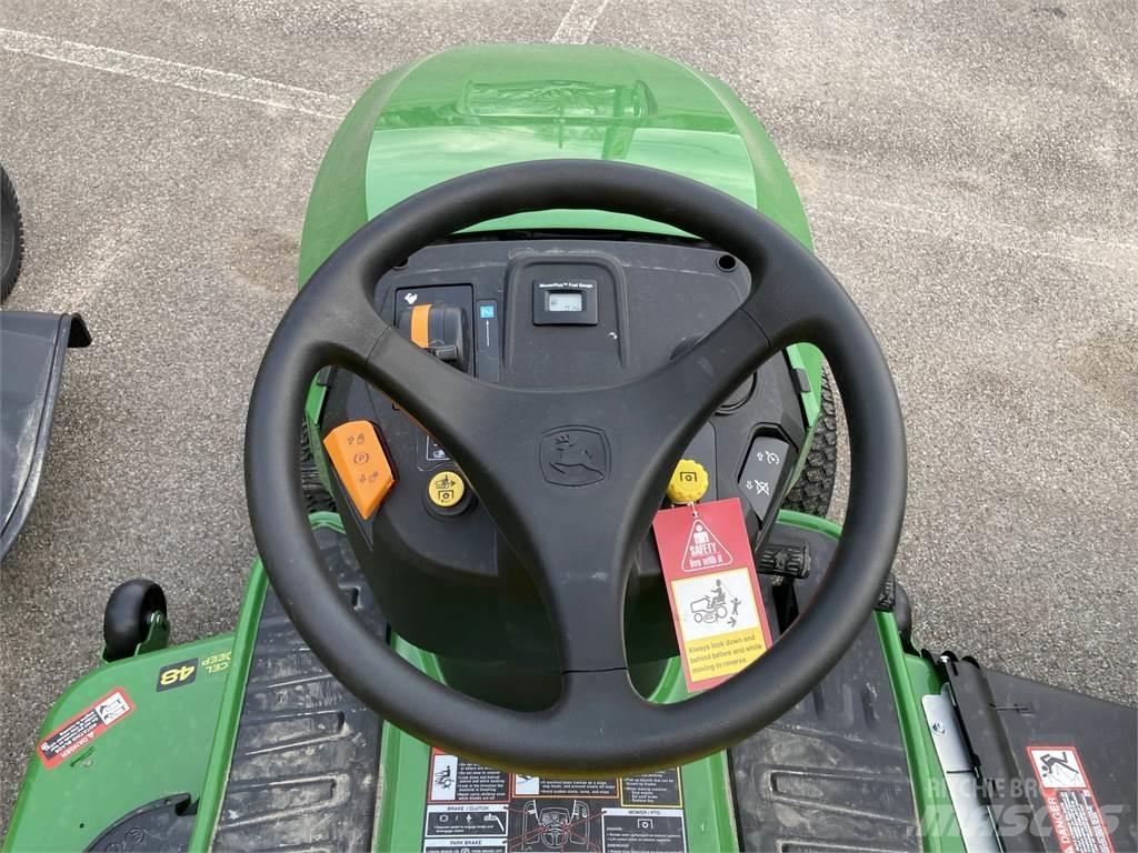 John Deere S240 Manjši traktorji