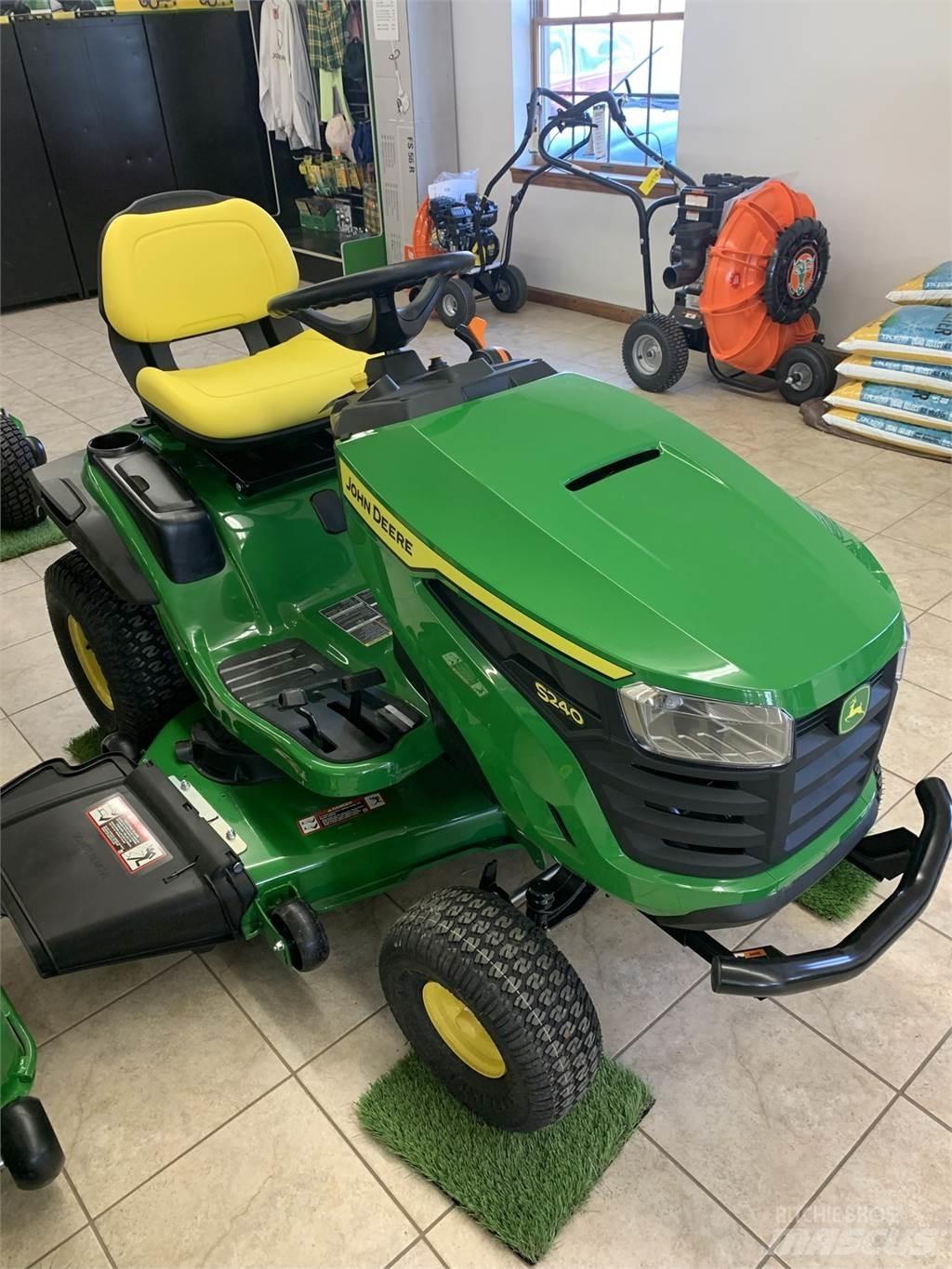 John Deere S240 Manjši traktorji