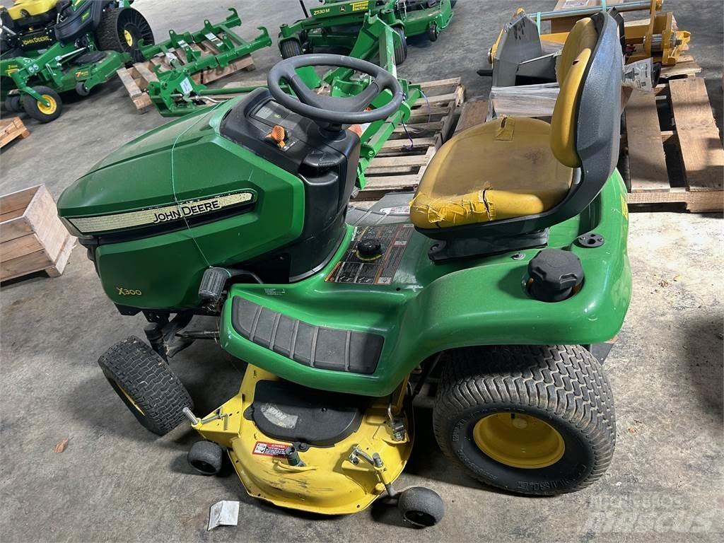 John Deere X300 Vrtni traktor kosilnice