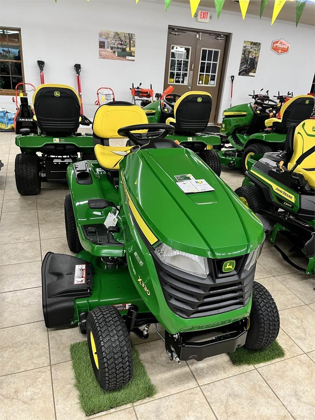 John Deere X330 Manjši traktorji
