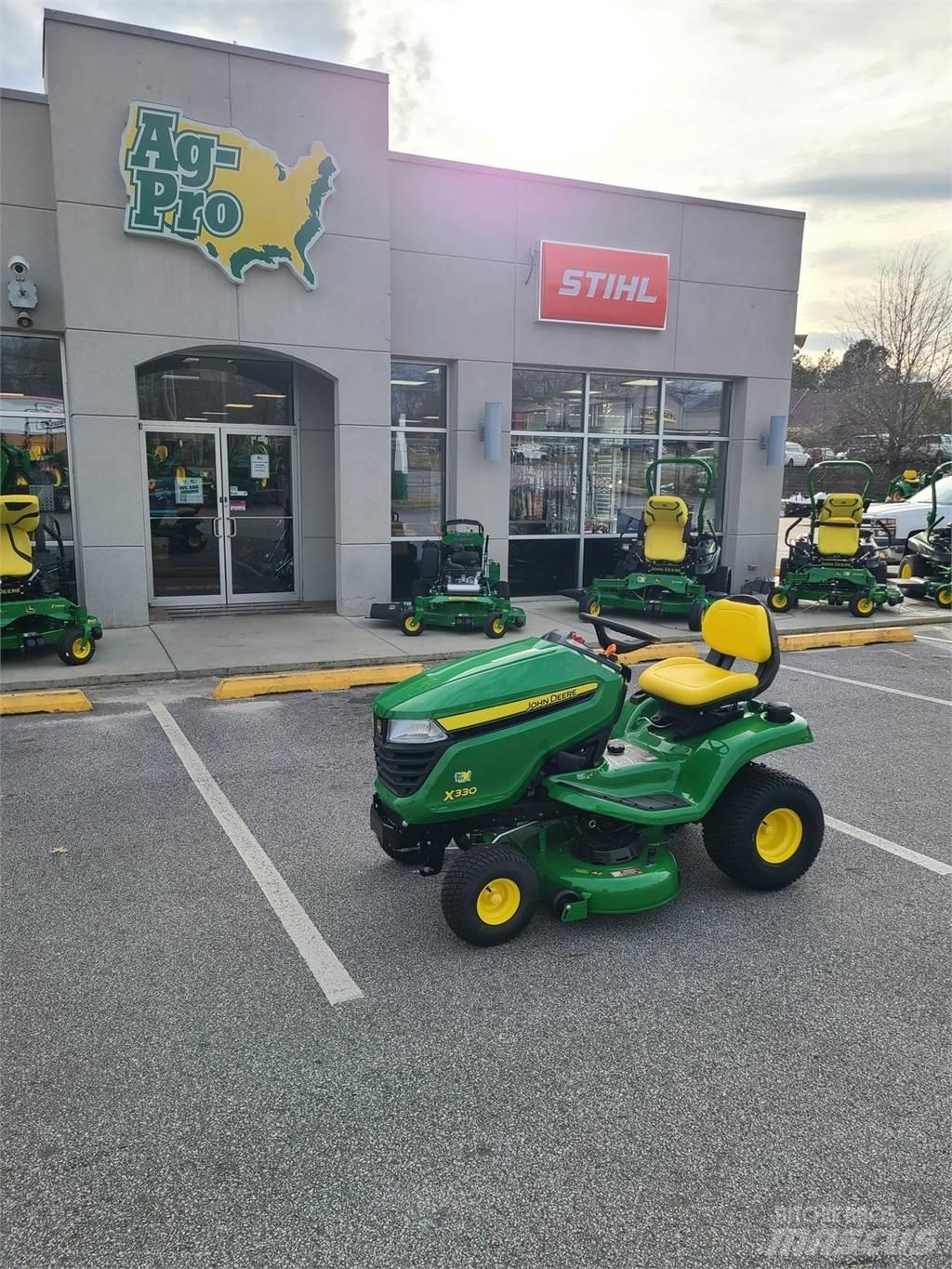 John Deere X330 Manjši traktorji
