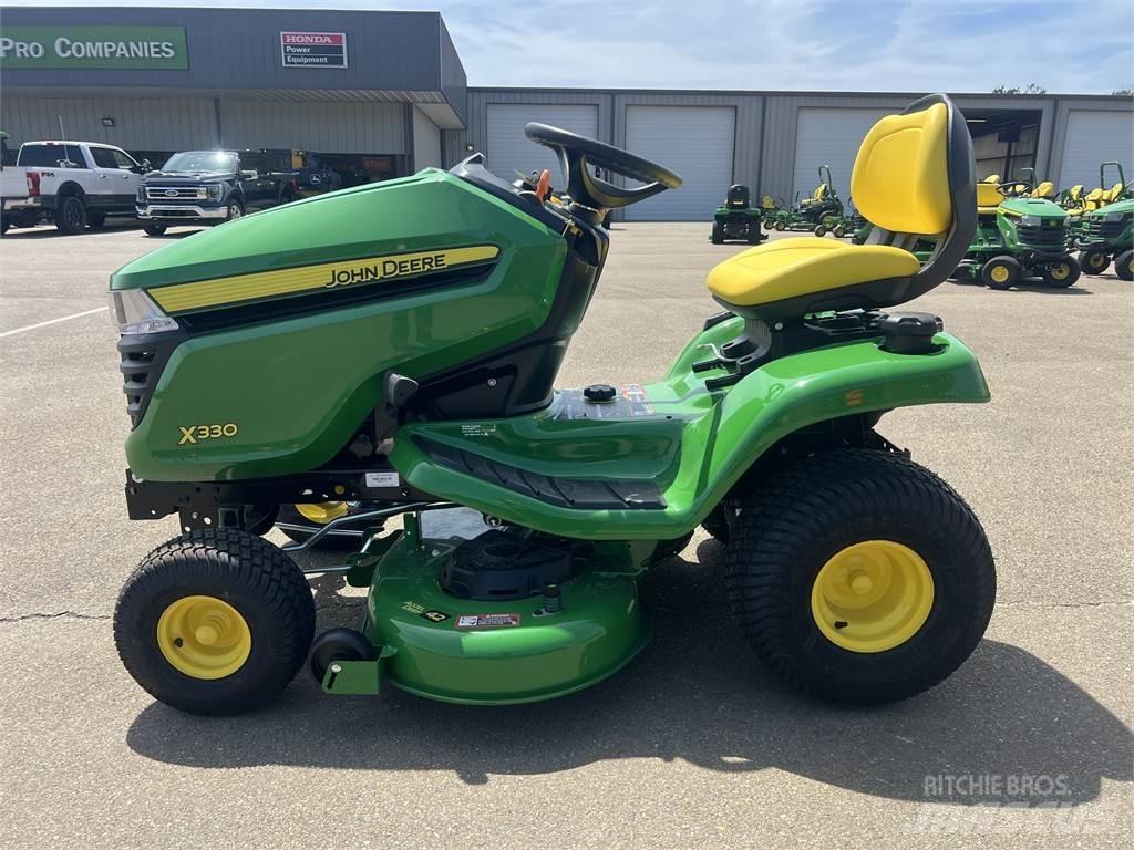 John Deere X330 Manjši traktorji