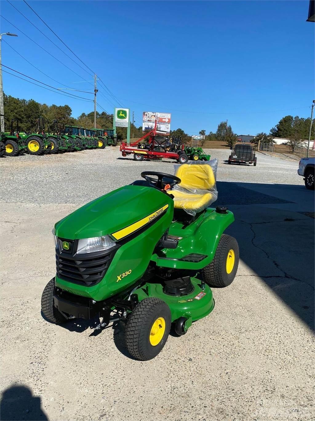 John Deere X330 Manjši traktorji