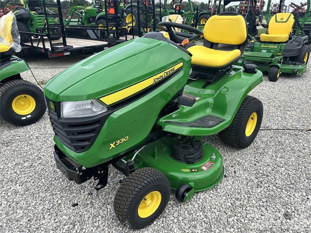 John Deere X330 Manjši traktorji