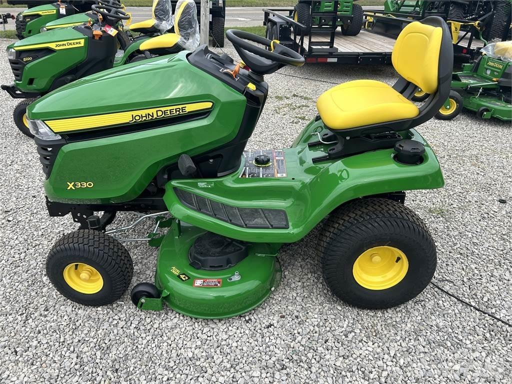 John Deere X330 Manjši traktorji