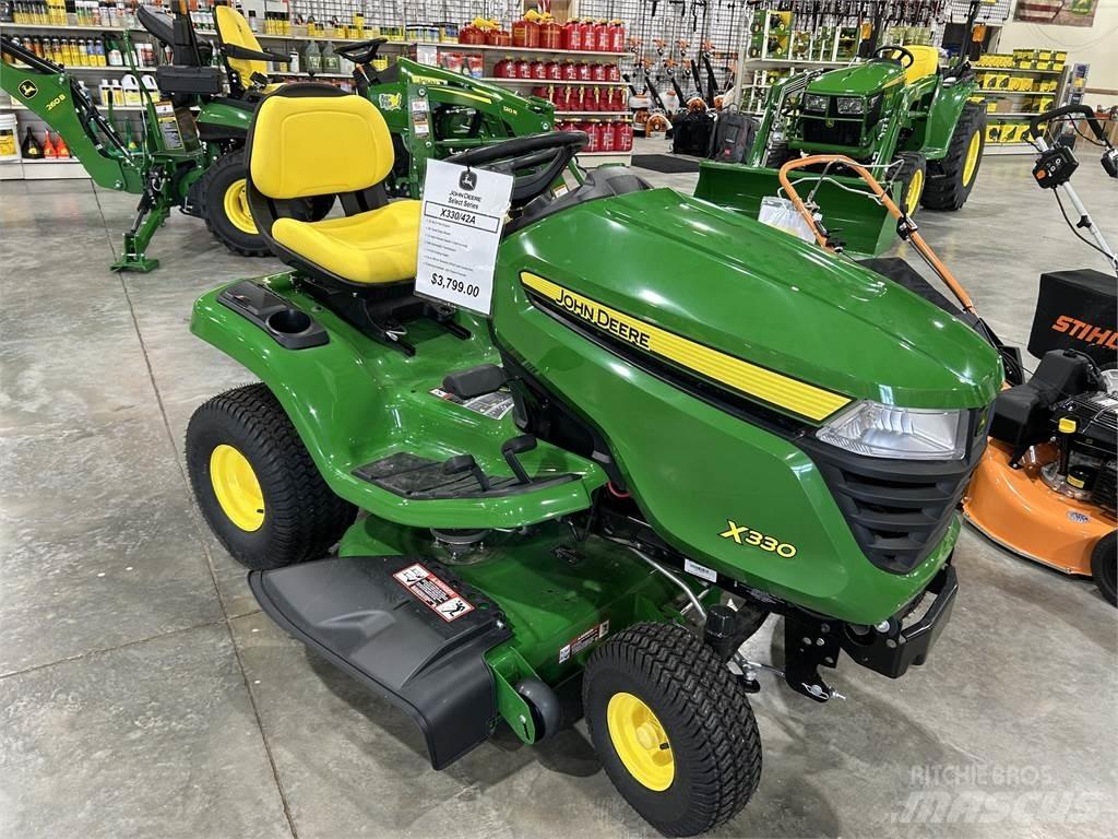John Deere X330 Manjši traktorji