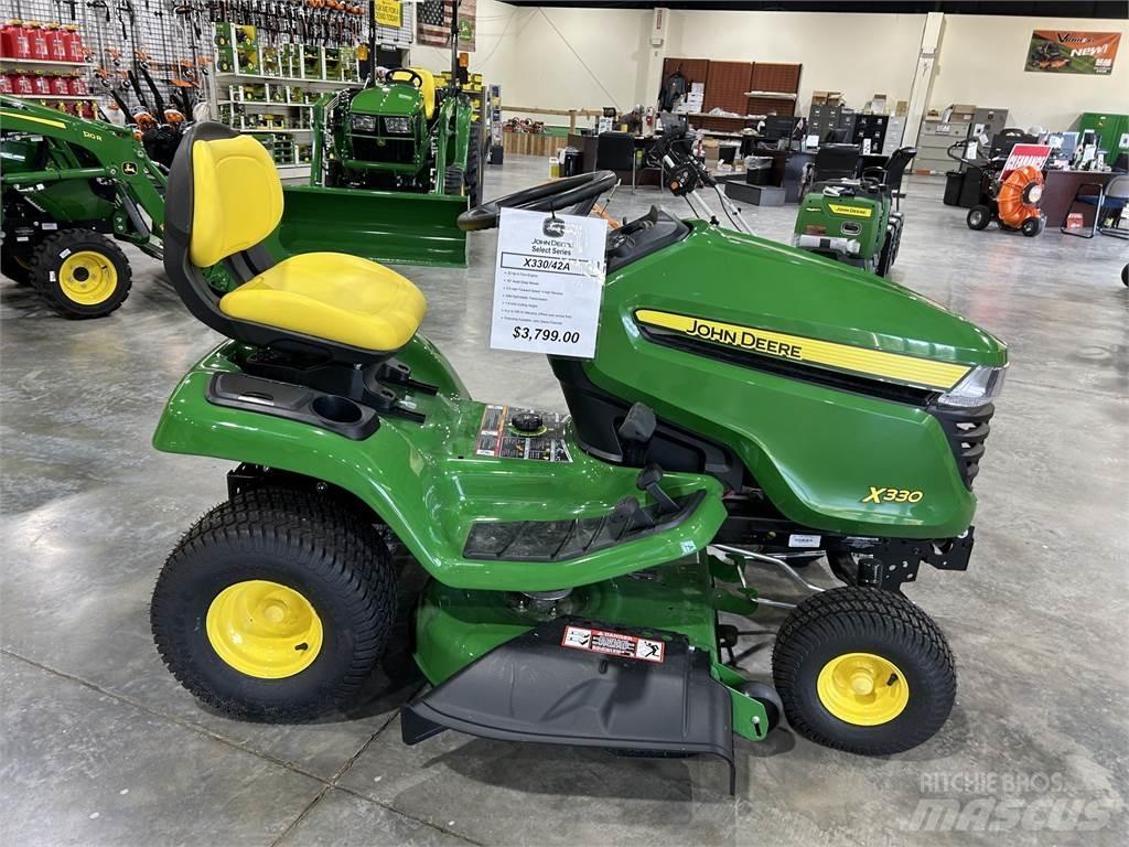 John Deere X330 Manjši traktorji