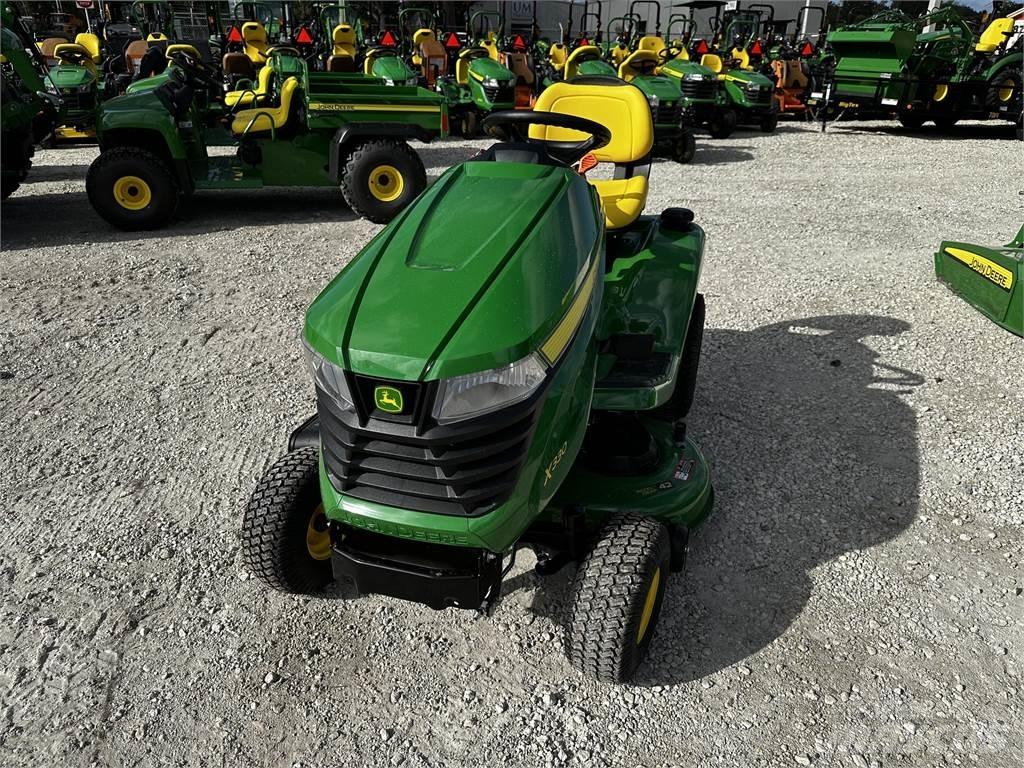 John Deere X330 Manjši traktorji