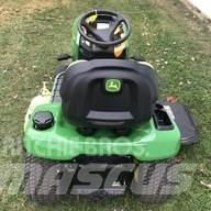 John Deere X330 Manjši traktorji