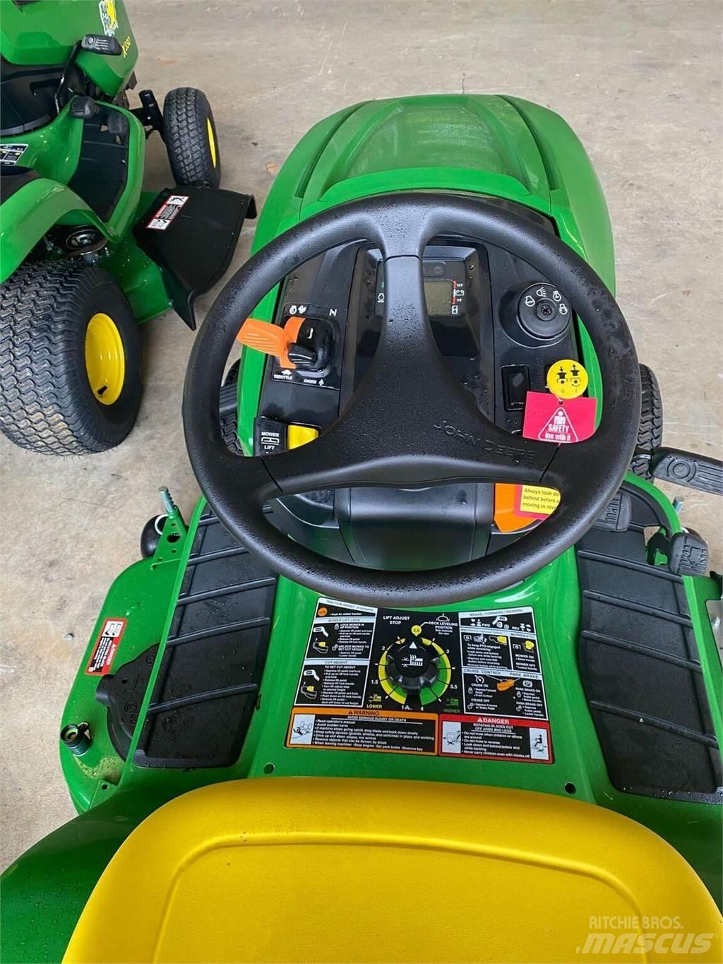 John Deere X330 Manjši traktorji