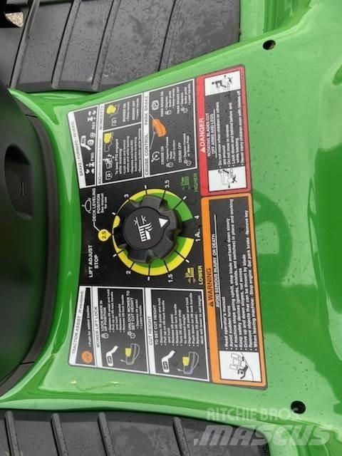 John Deere X350 Manjši traktorji