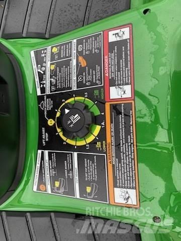 John Deere X370 Manjši traktorji