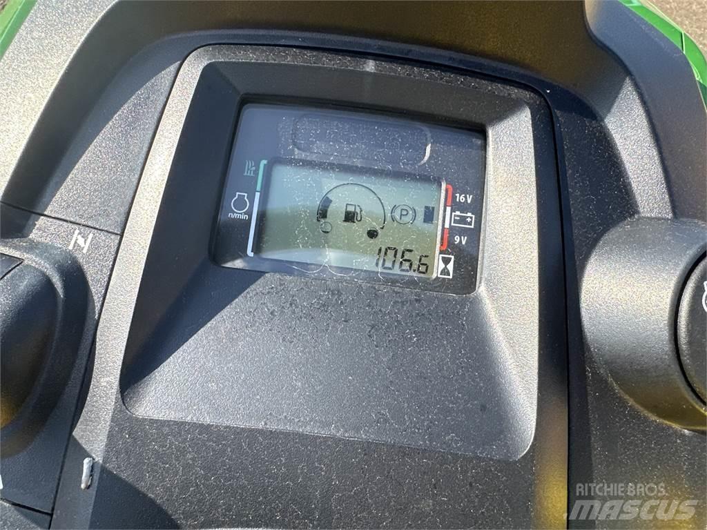 John Deere x380 Manjši traktorji