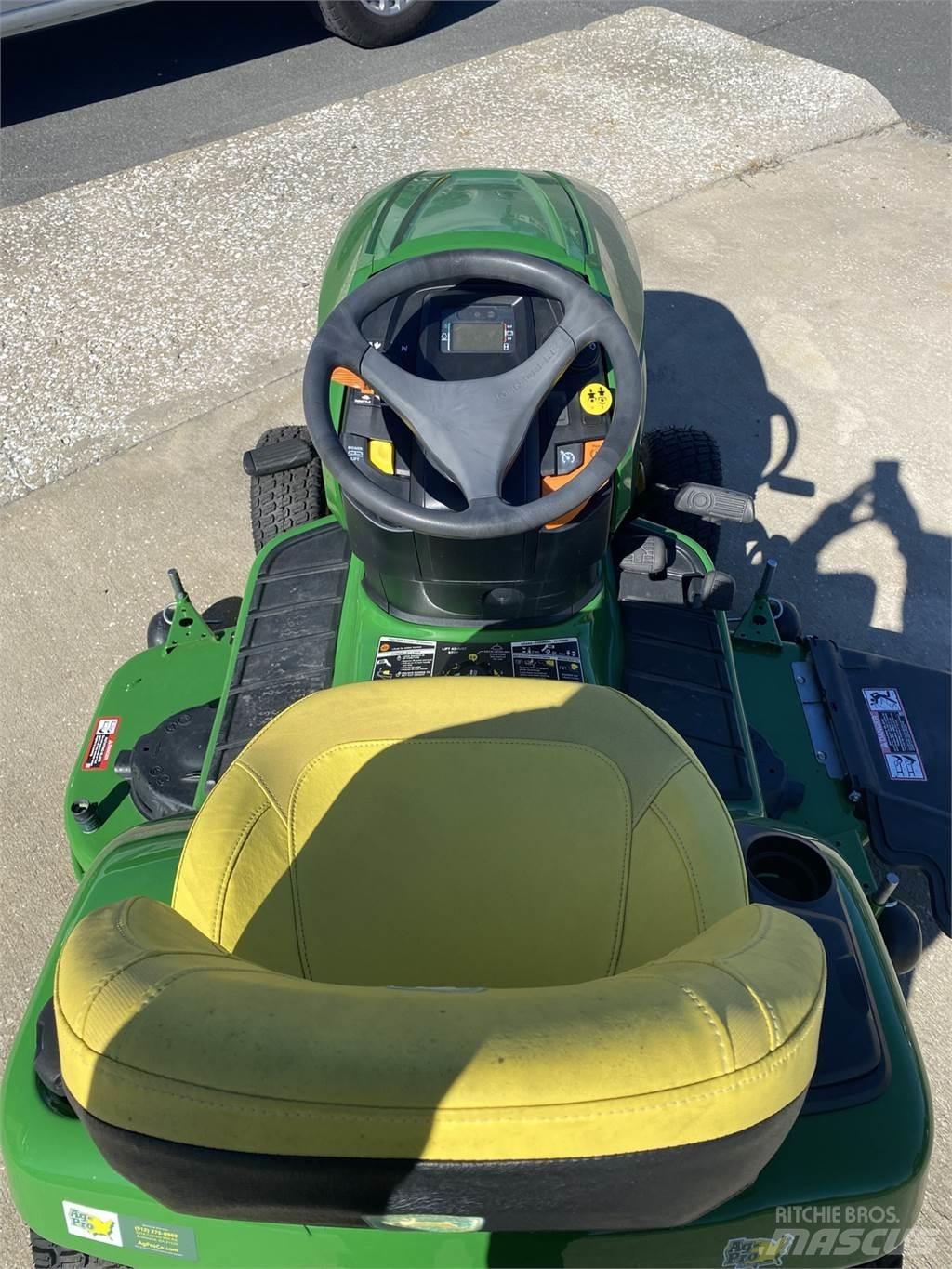 John Deere X380 Manjši traktorji
